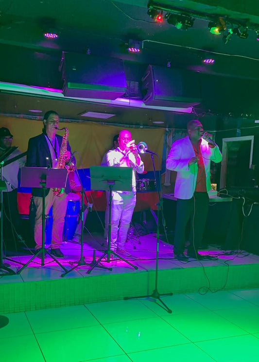 GRUPO TROPICAL